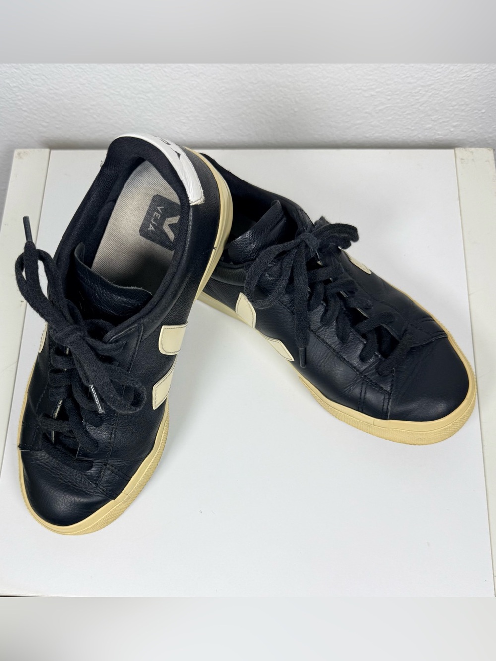 VEJA Campo Leather Sneakers Black White Women’s 8 EU 39